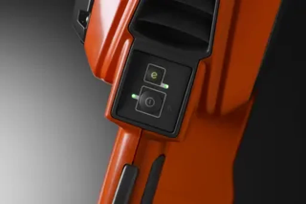 Tastiera intuitiva motosega a batteria Husqvarna